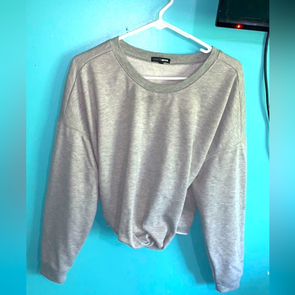 Crop top sweater, size 1X fits like a large, no stains, rips, or holes
